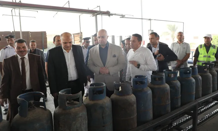 محافظ بني سويف يتفقد مصنع إسطوانات البوتاجاز تزامنا مع اقتراب فصل الشتاء