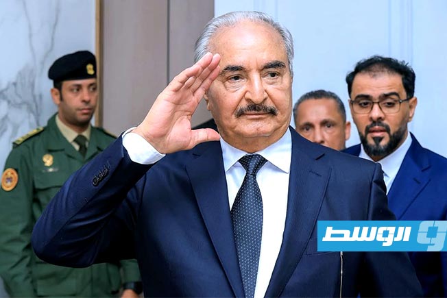 حفتر يدعو مشايخ وحكماء الزاوية إلى توعية أهالي المدينة بخطورة المرحلة الراهنة