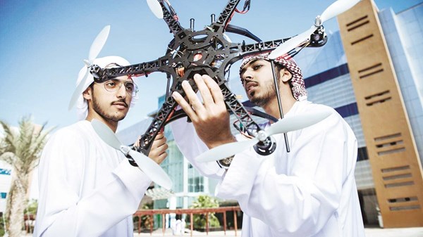 جامعة خليفة تمهد الطريق لجيل مبتكر في الروبوتات والذكاء الاصطناعي