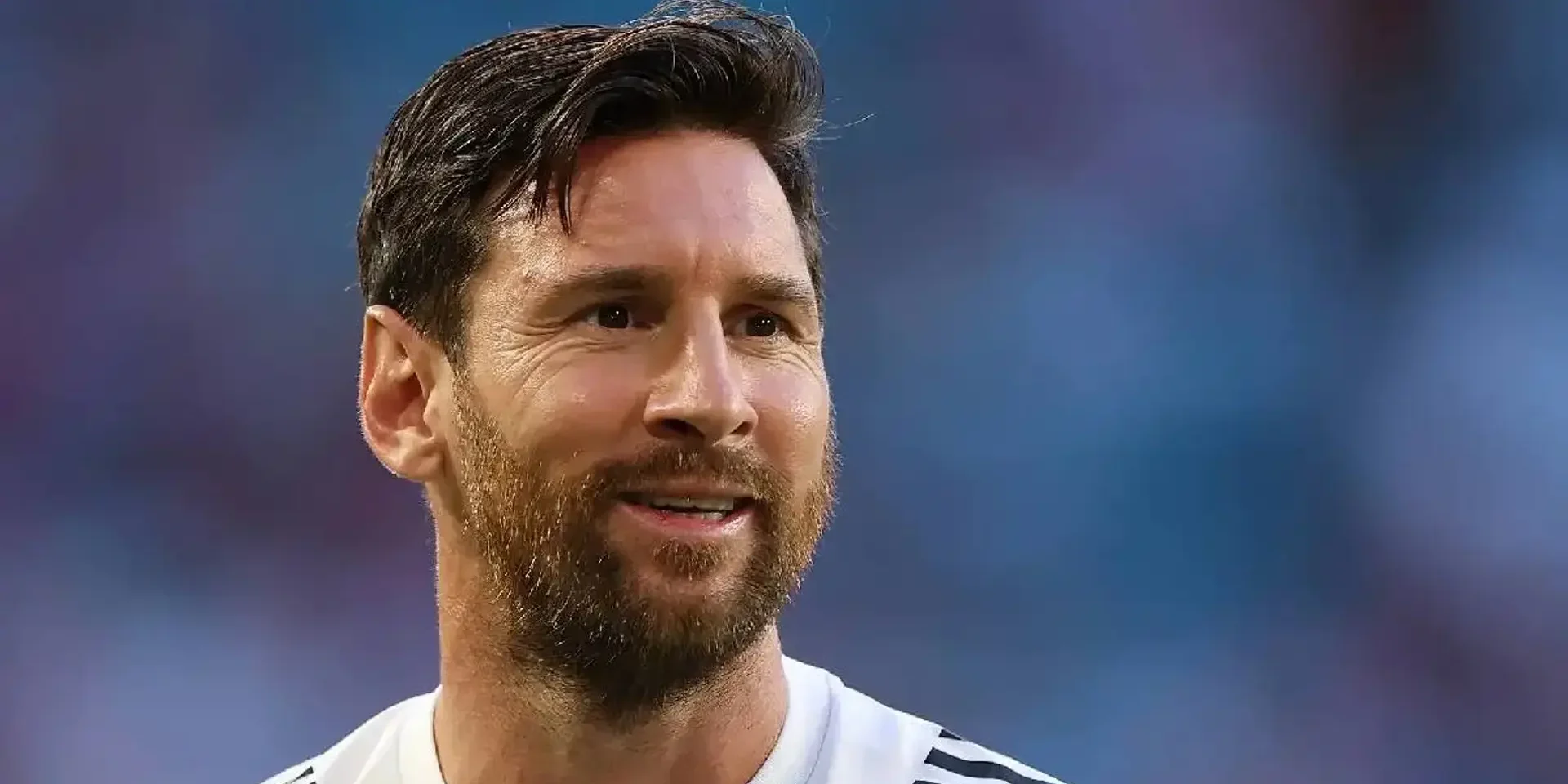 تمثال ميسي يحتفل بكأس العالم في الهند: رمز للإنجازات الرياضية والإلهام