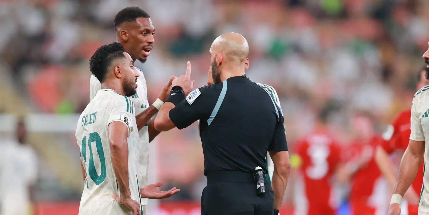 مواجهة مثيرة في نصف نهائي كأس العرب: من سيكون قائد المنتخب السعودي في مواجهة الأردن؟