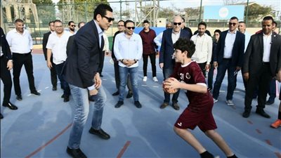 وزير الشباب والرياضة ومحافظ الجيزة يتفقدان أعمال التطوير بنادي الصيد بأكتوبر