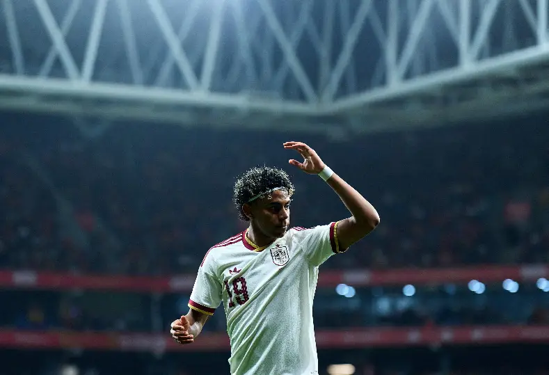 ستاد الاهلي :  لامين يامال يعلق على هتافات جماهير إسبانيا أمام منتخب مصر