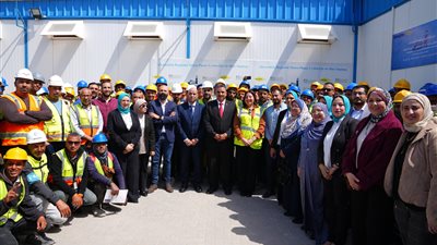 وزير العمل مع العمالة غير المنتظمة بمشروع المترو الجديد بالإسكندرية ويؤكد على تقديم كل أنواع الدعم والحماية 