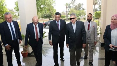 الفريق أسامة ربيع ونقيب الصحفيين يشهدان فعاليات افتتاح البرنامج التدريبي للصحفيين بمركز الإبداع والتميز