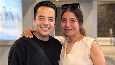 بعد 22 سنة.. طفل فيلم تيتو يظهر مع عفاف مصطفى: بقى أب