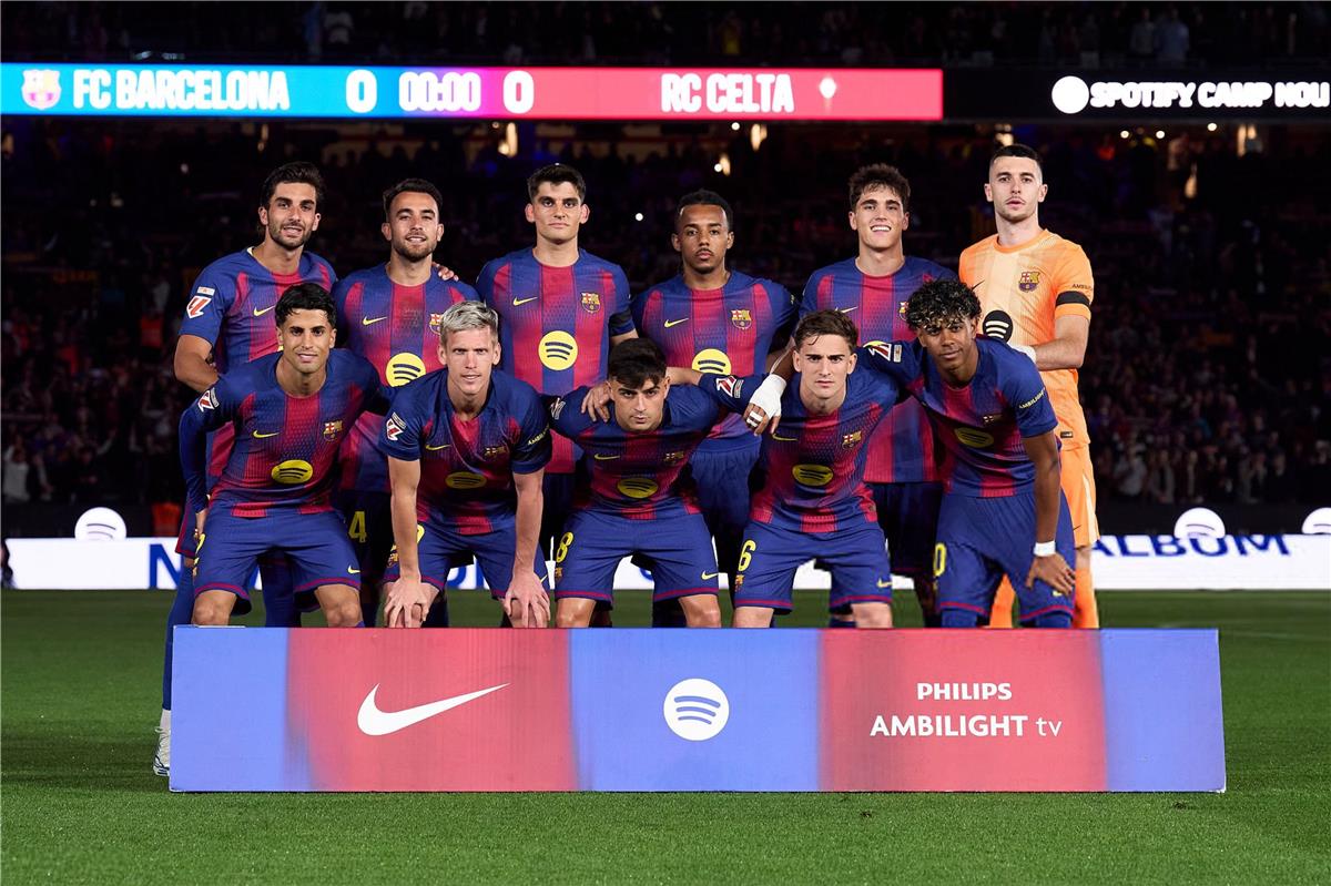 ستاد الاهلي :  فيديو | برشلونة يكرم لاعبه بعد الفوز على سيلتا فيجو في الدوري الإسباني