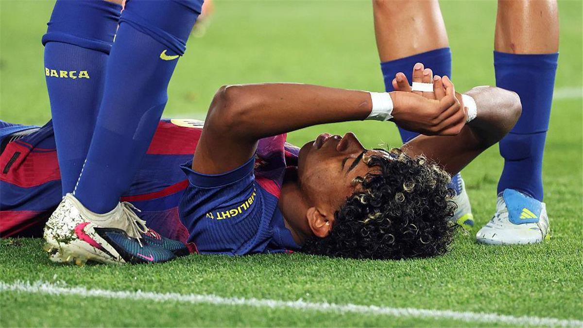 أول تعليق من لامين يامال بعد إصابته القوية: أشعر بالألم