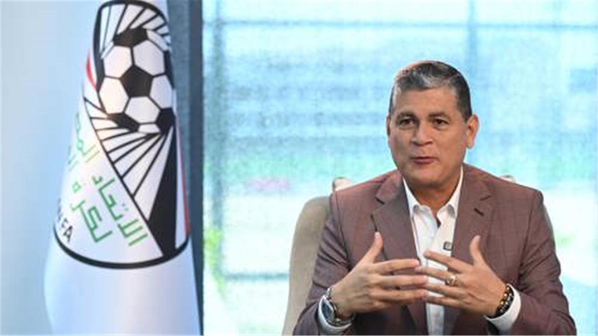 أوسكار رويز يشعل معسكر بورسعيد.. محاضرات نارية لتطوير الحكام وكشف جيل جديد من المواهب