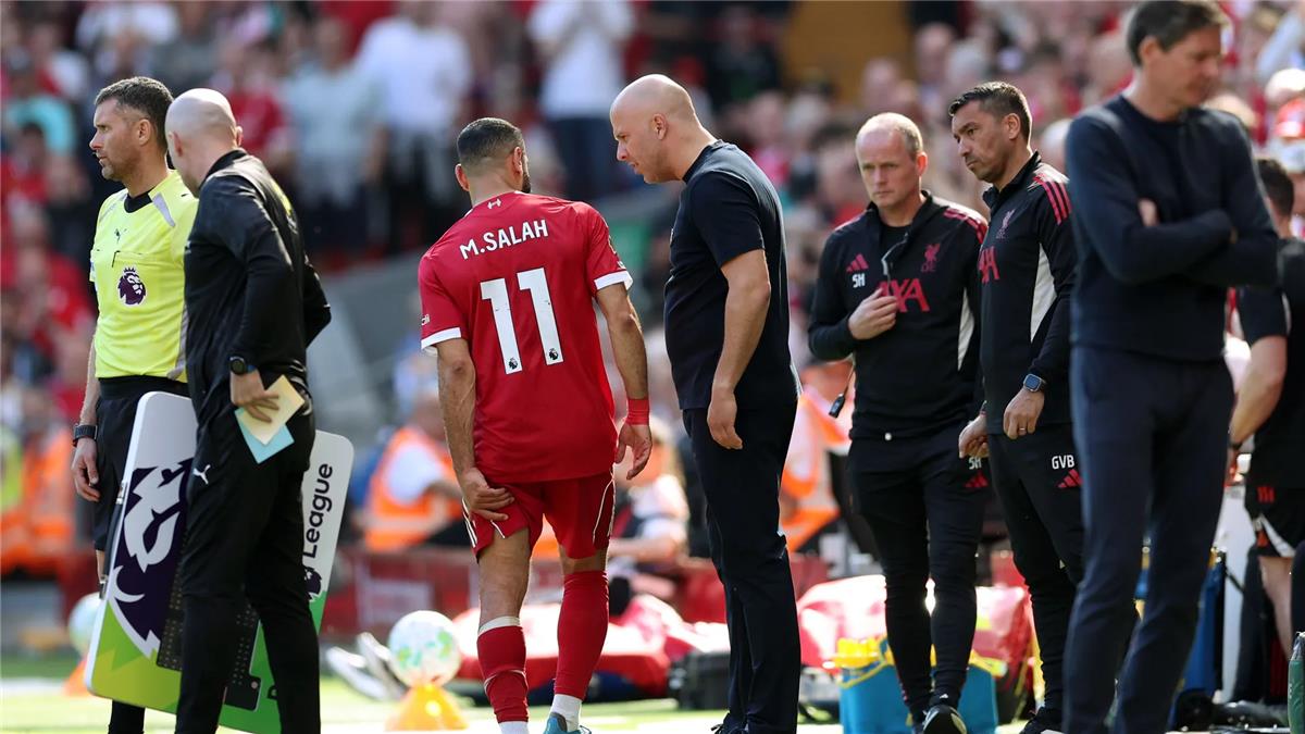 سلوت يعلق على إصابة محمد صلاح في مباراة ليفربول وكريستال بالاس