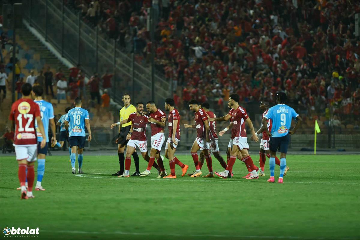 موعد والقناة الناقلة لـ مباراة الأهلي وبيراميدز اليوم في الدوري المصري
