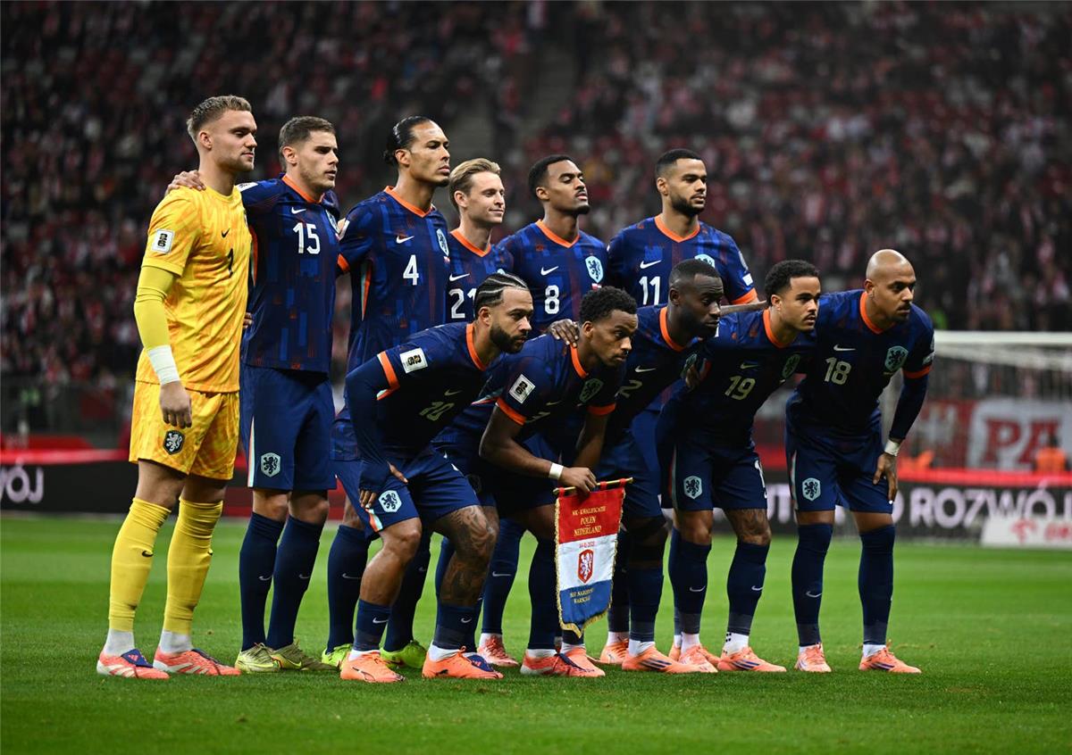 لاعب منتخب هولندا يعلن إصابته بقطع في الرباط الصليبي.. وغيابه عن كأس العالم