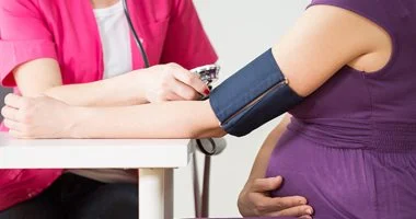 صحتك بالدنيا.. التوصل لعلاج جديد لتسمم الحمل و 5 أطعمة تحارب السرطان