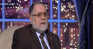 وصول جثمان الراحل مختار نوح لمثواه الأخير بمقابر العائلة فى 6 أكتوبر