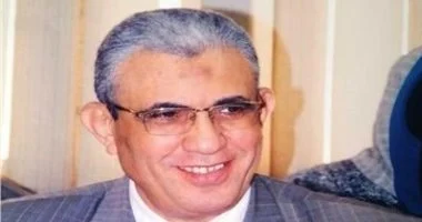 رئيس نقابة العاملين بالمالية يهنئ الرئيس السيسي والعمال بعيدهم