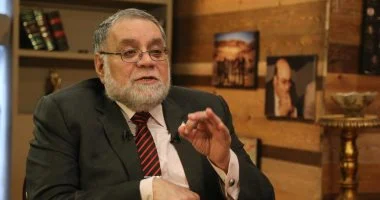 توافد العشرات لأداء صلاة الجنازة على الراحل مختار نوح بمسجد مصطفي محمود