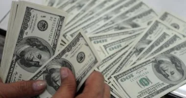 تعرف على سعر الدولار مقابل الجنيه قبل مع بدء جلسة التداول عليه