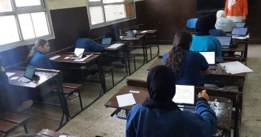 تدريس البرمجة والذكاء الاصطناعى وتسليم طلبة أولى ثانوى فنى تابلت