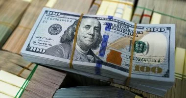 تراجع سعر الدولار مقابل الجنيه خلال منتصف تعاملات اليوم