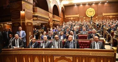 النائب مصطفى أبو زهرة: الكرة بتاعت الغلابة.. وما حدش هيبخل على منتخب مصر