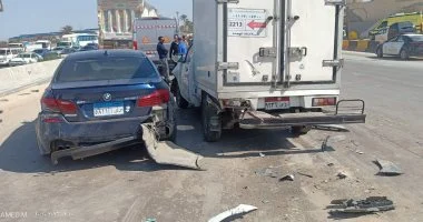 مصرع شخص وإصابة 4 آخرين إثر حادث تصادم سيارتين بالشيخ زايد