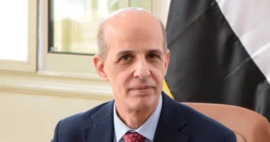 أسرة السفير الراحل تحسين بشير تُهدي مكتبته لكلية السياسة والاقتصاد بجامعة بني سويف