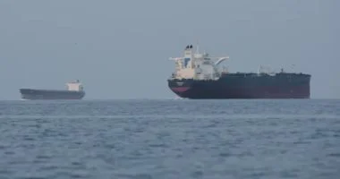 البحرية الدولية تحذر من تزايد تهديد الملاحة فى مضيق هرمز.. وتؤكد: هجمات على 29 سفينة ومقتل 10 من البحارة.. 20 ألف بحار عالقون فى المضيق.. ورئيس المنظمة: مخزونات الإمدادات على متن السفن على مشارف النفاد