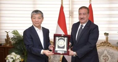 محافظ بورسعيد يبحث سبل التعاون المشترك مع سفير الصين لدى مصر