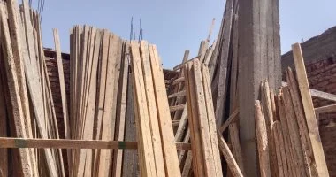 مدينة الأقصر تنفذ حملات لإيقاف أعمال وإزالة حالتين بناء مخالف فى المهد