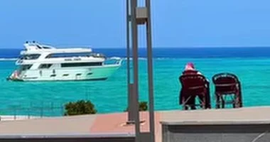 شواطئ مطروح الخلابة «شكل ثاني» خلال فصل الربيع.. الهدوء ونقاء الأجواء ينعش النفوس ويجدد الطاقة.. عشاق الطبيعة البكر والخصوصية يتوافدون لقضاء وقت ممتع بعيدًا عن زحام المدن.. والمحافظة تبدأ الاستعداد للمصيف.. صور