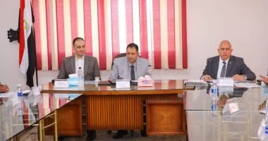 محافظ دمياط يلتقى مع المواطنين بالوحدة المحلية بكفر سعد لبحث مطالبهم