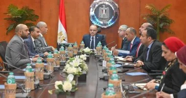 وزير الاستثمار والتجارة الخارجية يبحث مع “مجموعة العربي” خطط التوسع الصناعي