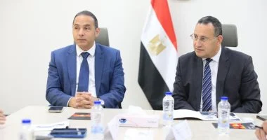 وزير التعليم العالى يبحث مع رئيس الرقابة المالية آليات نشر الثقافة المالية لطلاب الجامعات