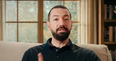 هل العلم التجريبى يتعارض مع الدين؟.. حلقة لمعز مسعود على التليفزيون المصرى