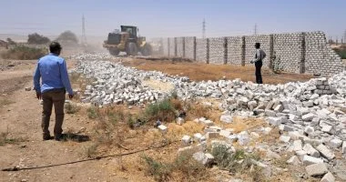 إزالة 29 حالة تعد واسترداد 20 فدانا و5170 مترا بقنا وقفط