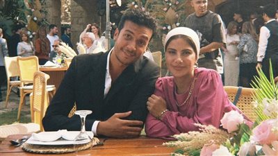 أول صورة لأحمد عبد الوهاب وصبا مبارك من مسلسل ورد على فل وياسمين