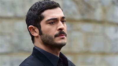 تم إثبات إيجابية العينة.. تفاصيل التحقيق مع الممثل التركي بوراك دينيز في قضية المخدرات