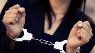 خلاف على لهو الأطفال ينتهي ببتر إصبع.. مشاجرة عنيفة بين بائعتين متجولتين في الجيزة