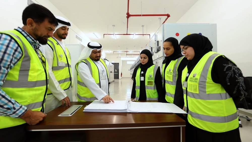 «كهرباء الشارقة» تنجز 8 محطات للنقل والتوزيع