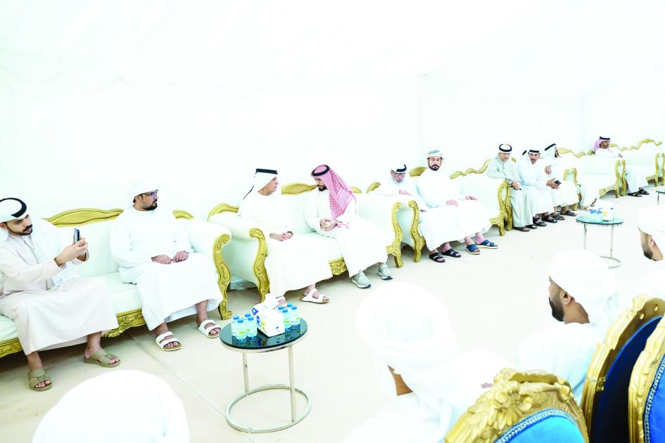 سعود بن صقر يعزّي في وفاة حسين المنصوري وأحمد الحمادي