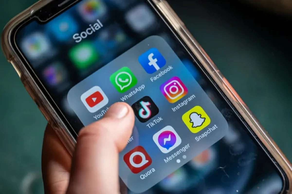 ستاد الاهلي :  مقاطعة كندية تحظر استخدام الأطفال وسائل التواصل الاجتماعي