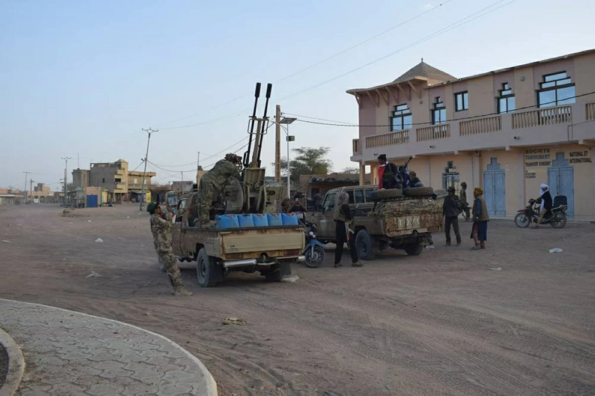 ماذا يحدث في مالي؟ العاصمة تحت النار وكيدال تسقط والجنرال يقتل