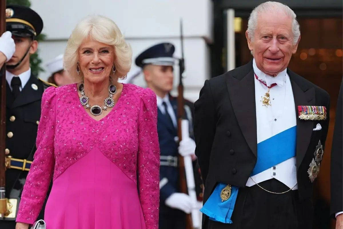 تعود لأزمة خلافة العرش..الملكة كاميلا تتألق بمجوهرات نادرة في زيارة أمريكا