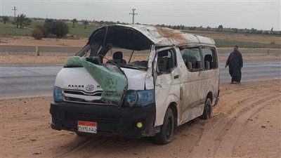 رحلة لم تكتمل.. مصرع سائق وإصابة 12 في انقلاب ميكروباص بالسادات