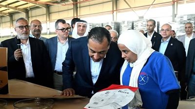 رئيس الوزراء يفتتح مصنع شركة “بوريكس للزجاج المحدودة” بمنطقة السخنة الصناعية