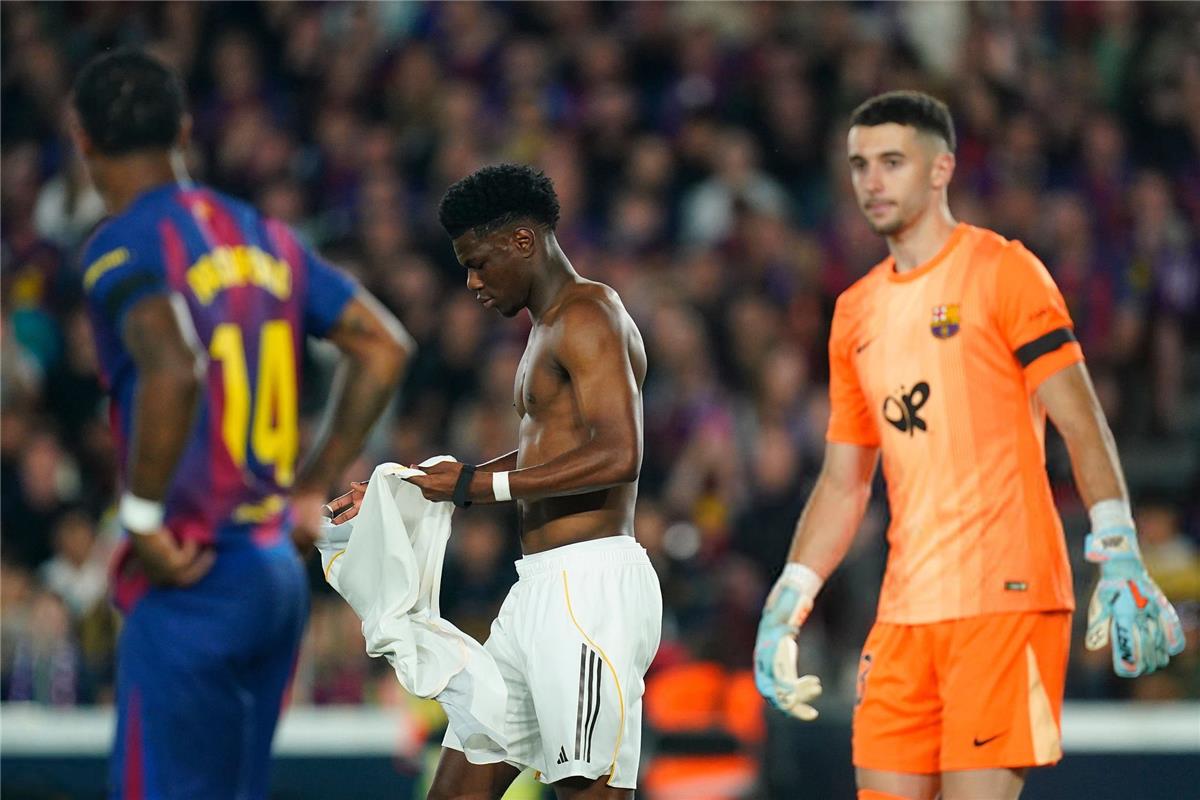 تصرف غير ملائم من تشواميني عقب هزيمة ريال مدريد أمام برشلونة