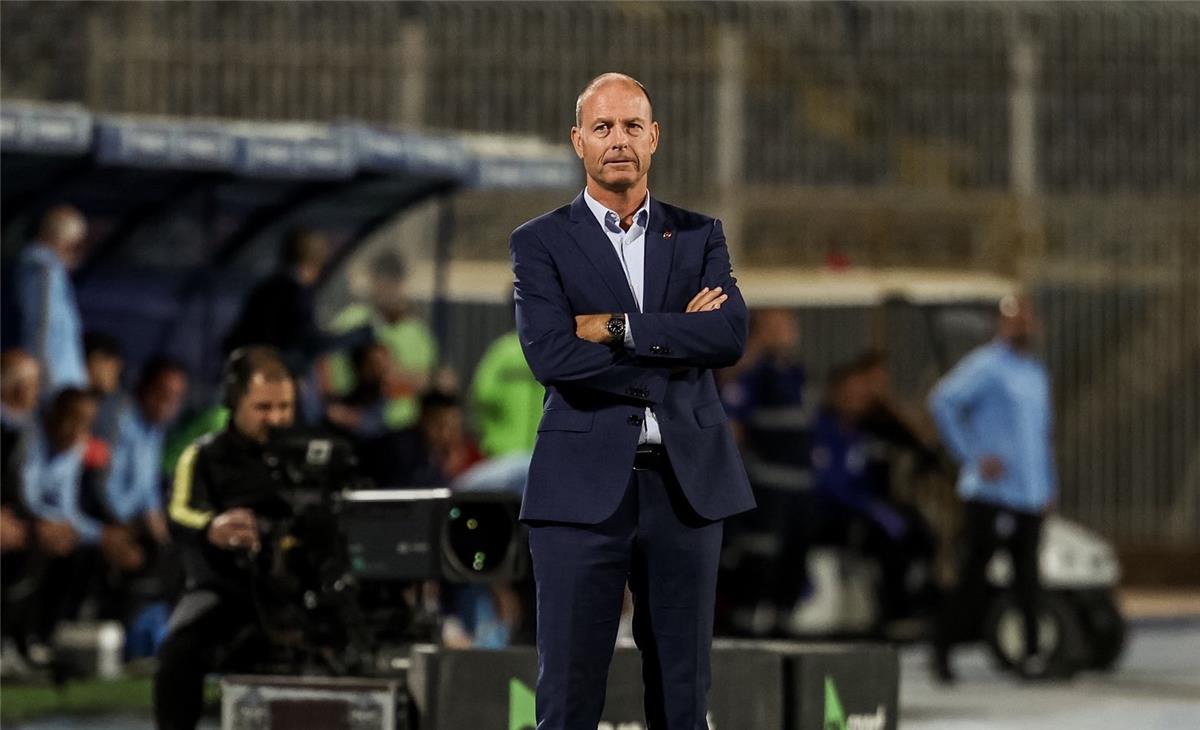 عماد متعب يطمئن جماهير الأهلي ويتحدث عن مستقبل توروب في الفريق