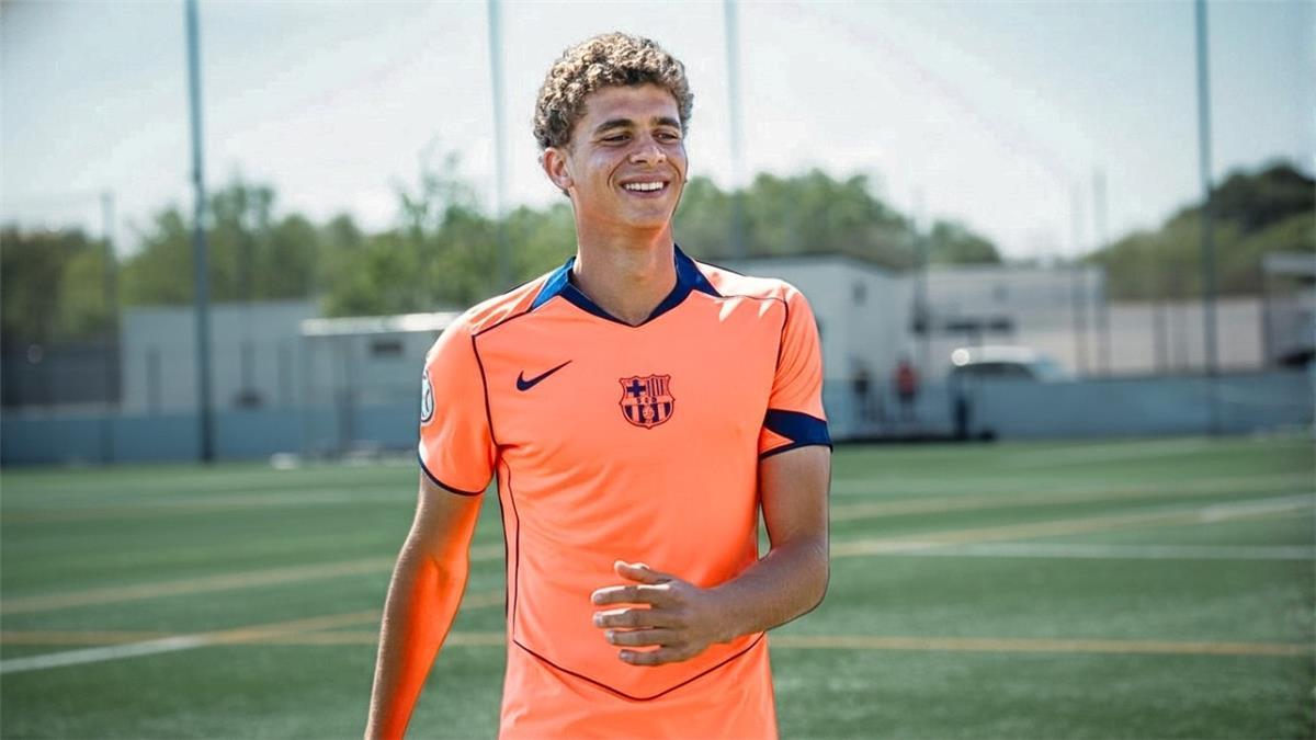حمزة عبد الكريم يشارك في كأس العالم وبرشلونة يتابع أداءه تمهيدًا للترقية