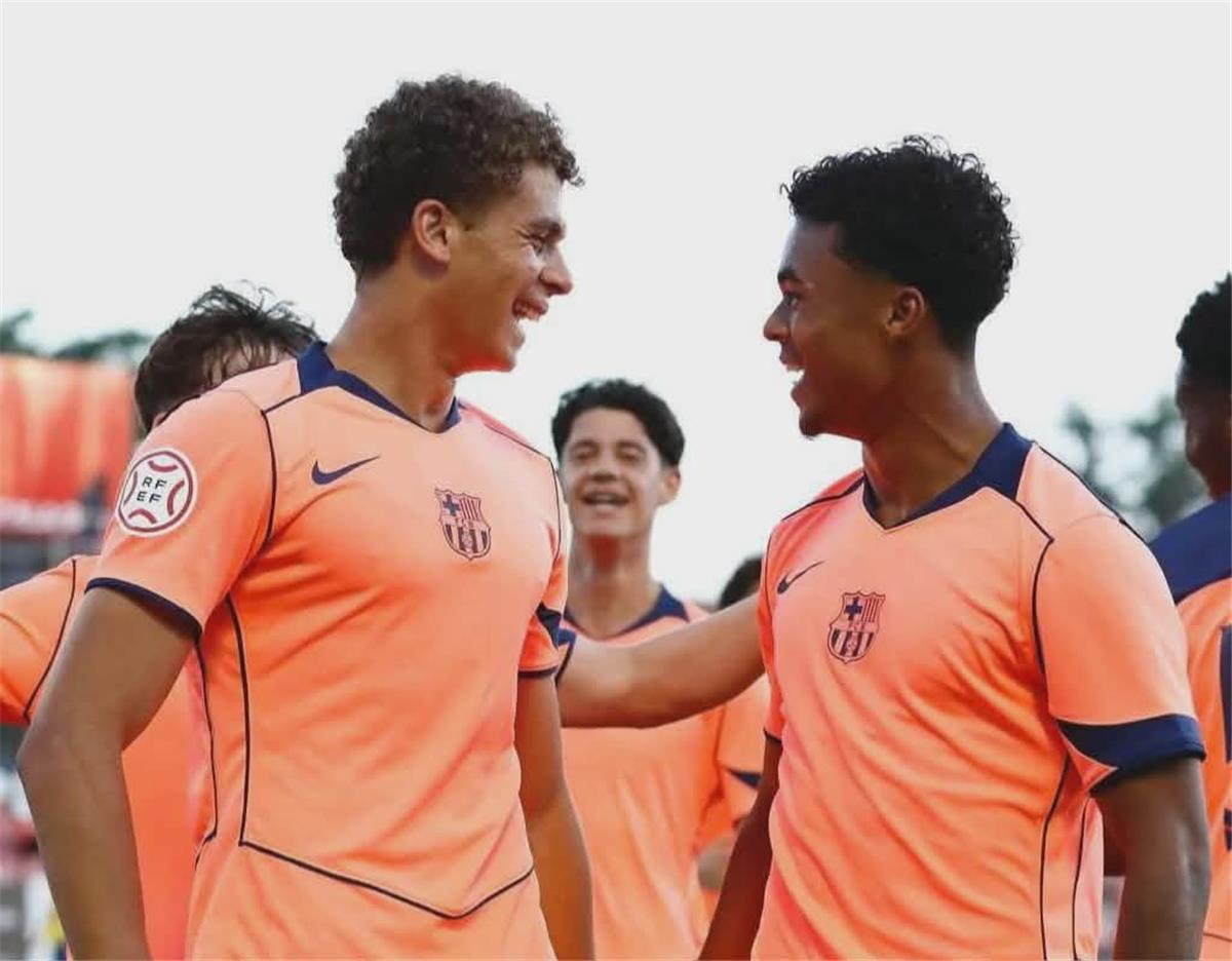 حمزة عبد الكريم: من قيادة منتخب بلاده في كأس العالم إلى المنافسة في الكلاسيكو