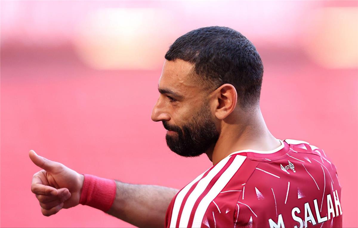 أوين يكشف عن البديل المناسب لمحمد صلاح بعد مغادرته لليفربول